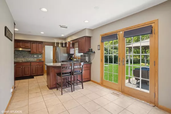 Barrington, IL 60010,523 N Ela Road