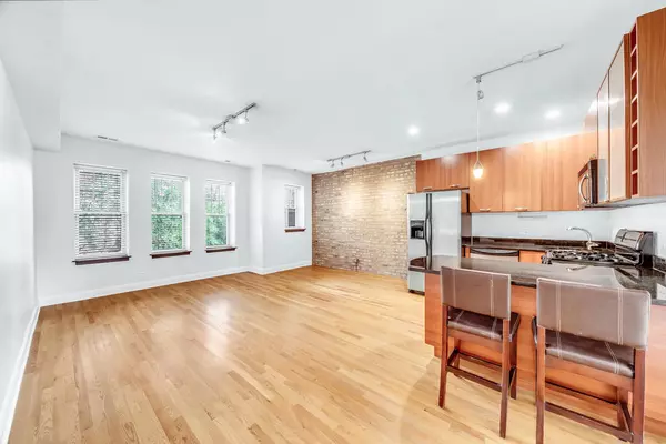 Chicago, IL 60618,3425 W Berteau Avenue #2