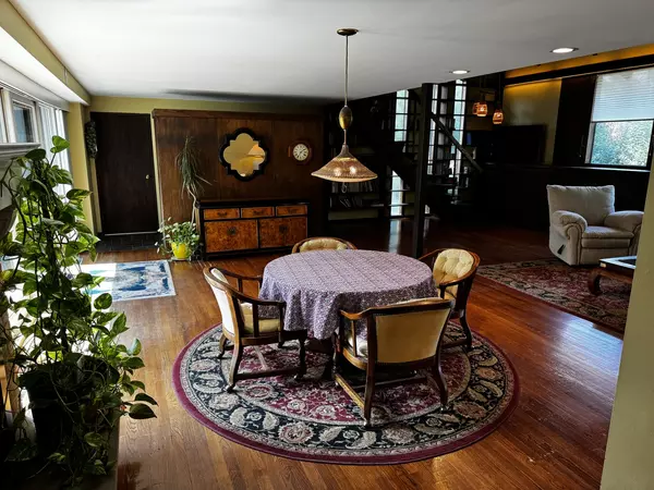 Oak Brook, IL 60523,37 Sheffield Lane