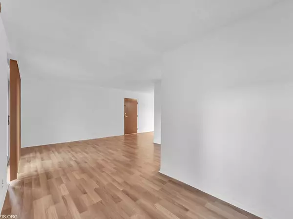 Northbrook, IL 60062,3856 S Parkway Drive #1E
