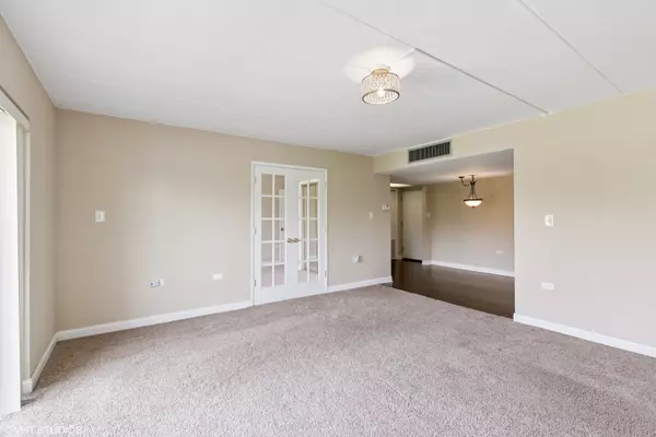 Homewood, IL 60430,940 Holbrook Road #34C