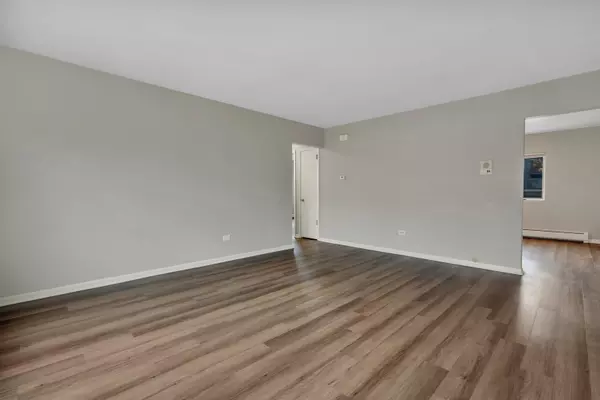 La Grange, IL 60525,42 S Waiola Avenue #02