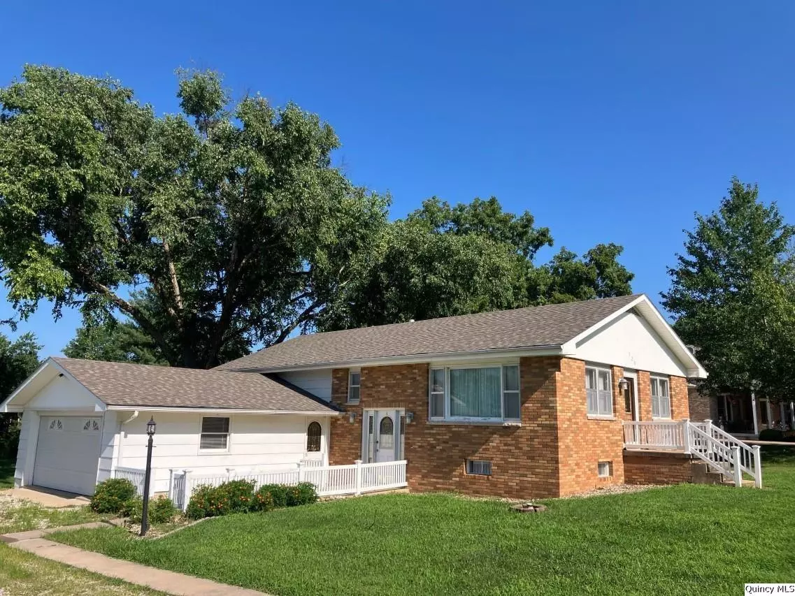 Camp Point, IL 62320,328 N Illinois St