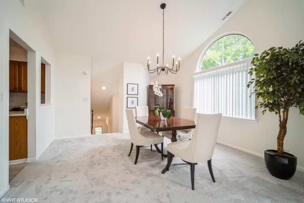 Buffalo Grove, IL 60089,1252 Ranchview Court