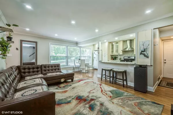 Deerfield, IL 60015,1138 Inverrary Lane