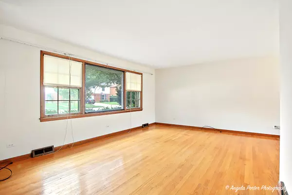 Arlington Heights, IL 60004,506 E Valley Lane