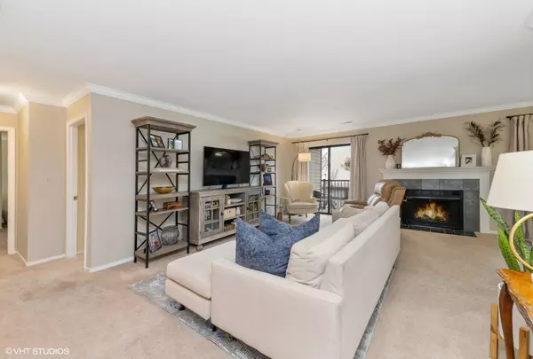 Northbrook, IL 60062,3030 Pheasant Creek Drive #207