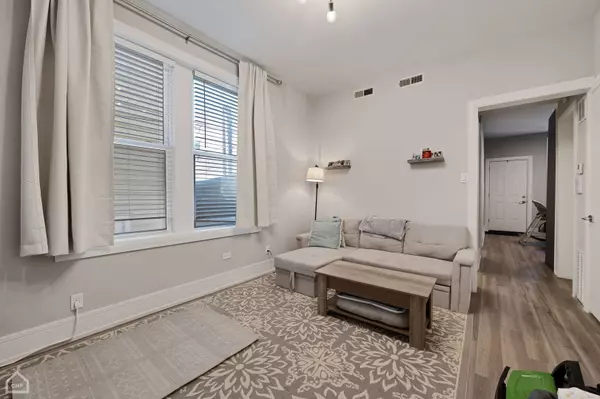 Chicago, IL 60622,846 N Hoyne Avenue #1R