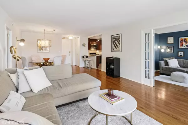 Chicago, IL 60610,1450 N Astor Street #6B
