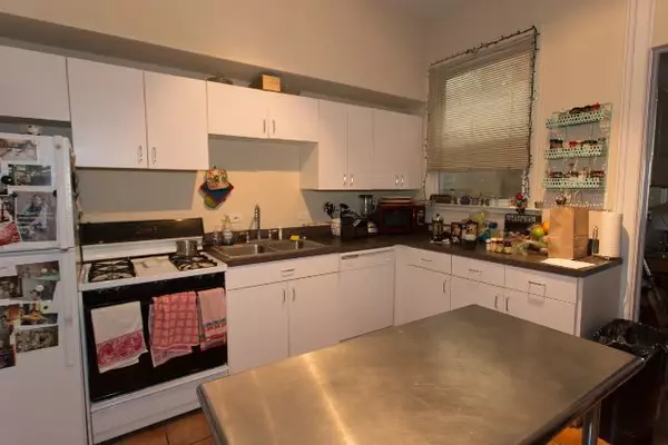 Chicago, IL 60614,2142 N HALSTED Street #3F