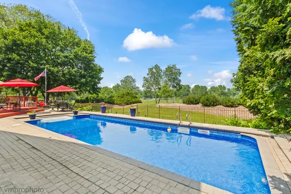 Arlington Heights, IL 60004,1424 E Jonquil Circle