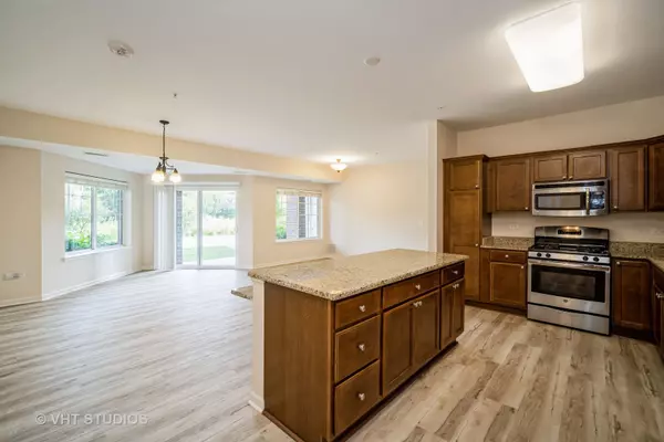 Northbrook, IL 60062,2220 Founders Way #P102