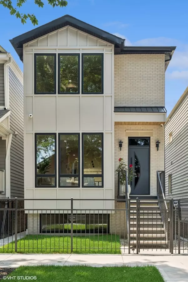 3040 N Hoyne Avenue, Chicago, IL 60618