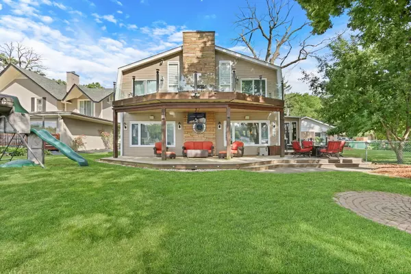 2407 N Villa Lane, Mchenry, IL 60051