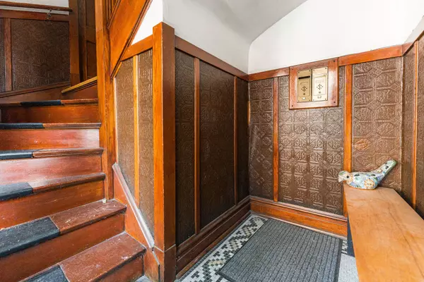 Chicago, IL 60647,3851 W Belden Avenue #1R