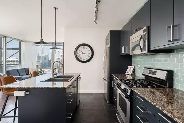 Chicago, IL 60654,653 N Kingsbury Street #2105