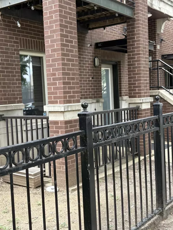 Chicago, IL 60608,1226 S Blue Island Avenue #101