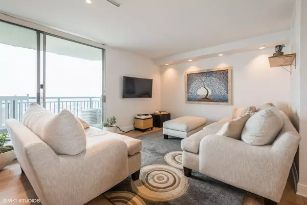 Chicago, IL 60660,6007 N Sheridan Road #31J