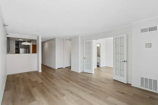 Chicago, IL 60610,1122 N Clark Street #1010