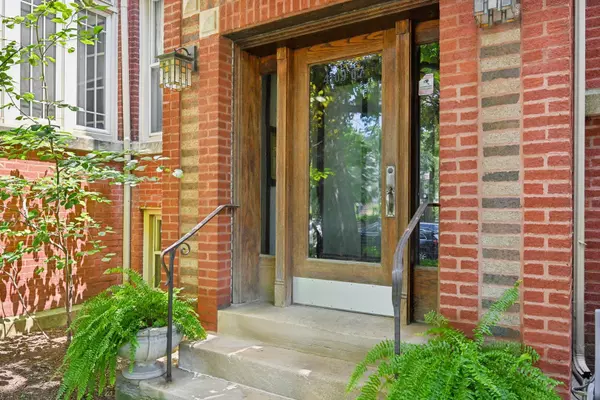 Chicago, IL 60613,4107 N Greenview Avenue #2S