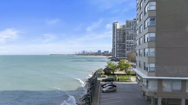 Chicago, IL 60660,6301 N Sheridan Road #3R