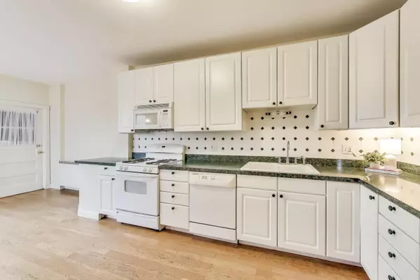 Oak Park, IL 60302,426 Washington Boulevard #3W