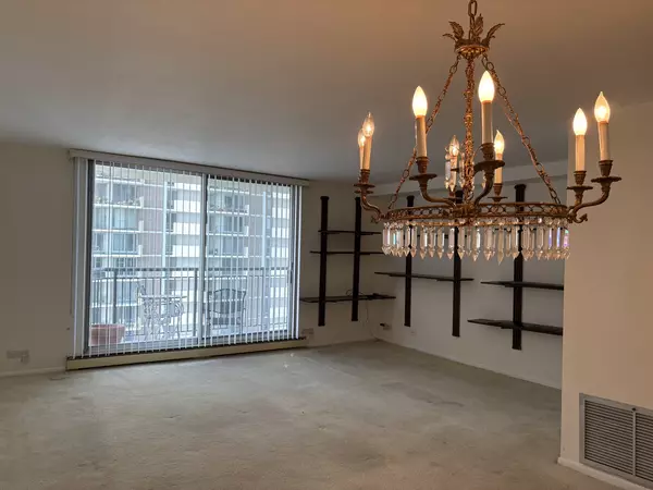 Chicago, IL 60660,6007 N Sheridan Road #24H