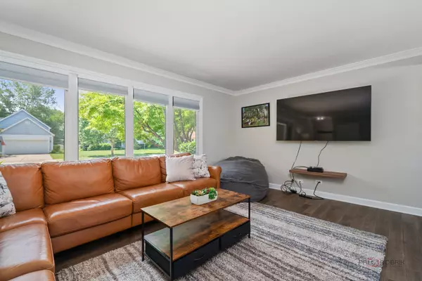 Vernon Hills, IL 60061,221 Alexandria Drive