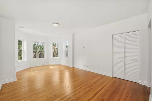 Chicago, IL 60659,5705 N Maplewood Avenue #2
