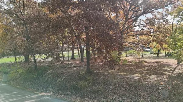 867 & 868 Lake Holiday Drive, Lake Holiday, IL 60548