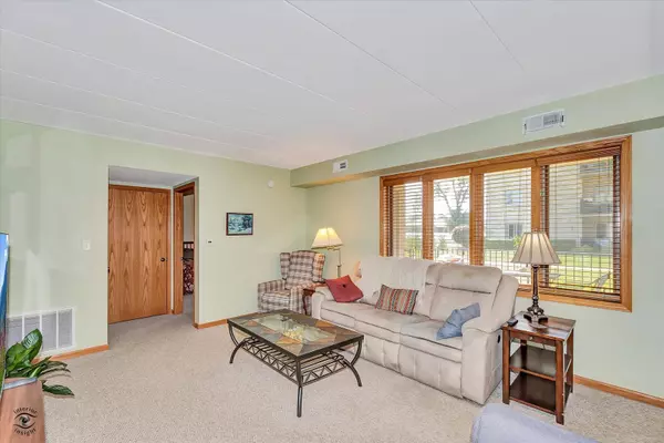 Crestwood, IL 60418,13953 W Leamington Drive #1003