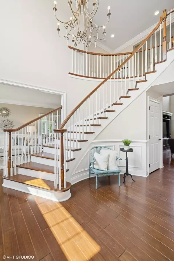 South Barrington, IL 60010,28 Shenandoah Circle