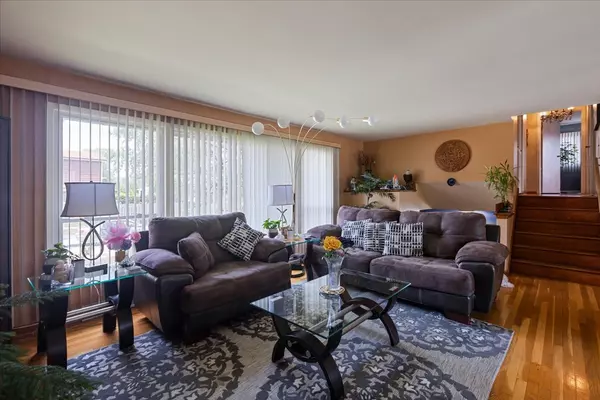 Morton Grove, IL 60053,8953 Neenah Avenue