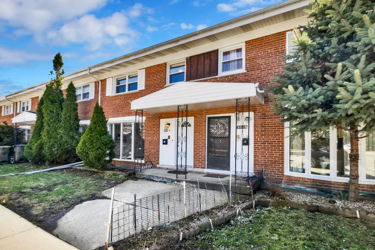 Des Plaines, IL 60016,8852 Robin Drive #E