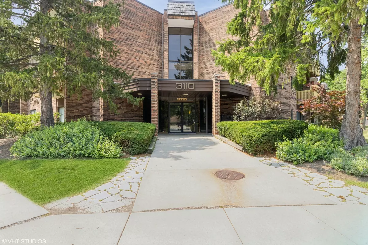 Northbrook, IL 60062,3110 Pheasant Creek Drive #110