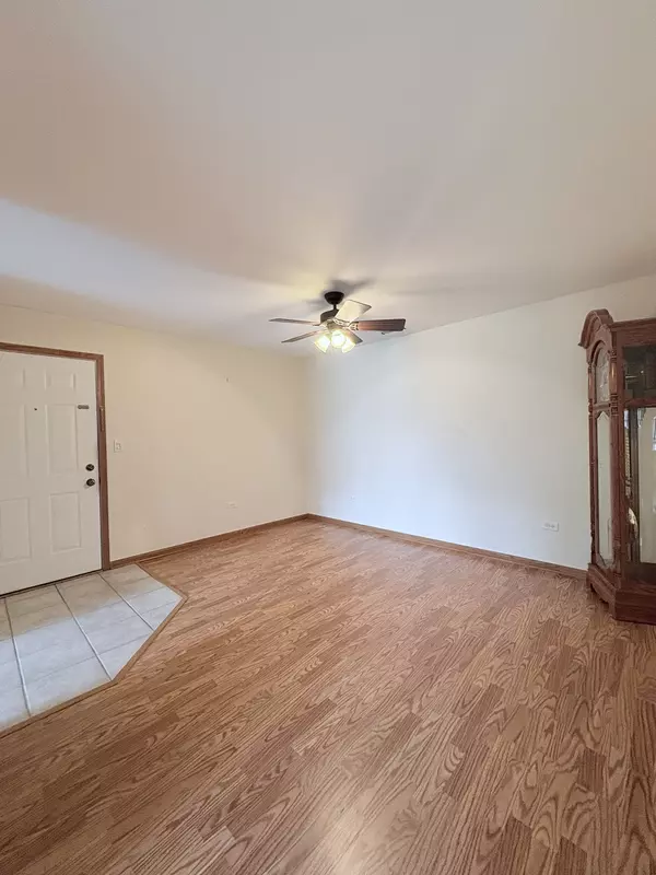 Crestwood, IL 60418,13934 E Leamington Drive #311
