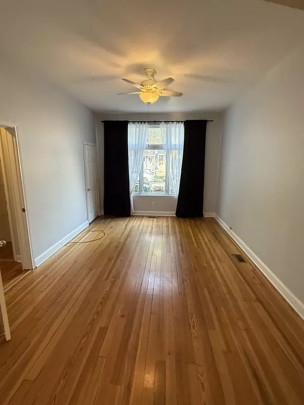 Chicago, IL 60618,3044 N Leavitt Street #1