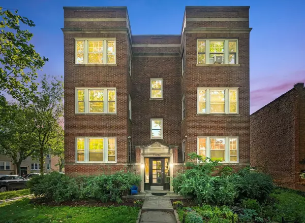 Chicago, IL 60659,5700 N ARTESIAN Avenue #2S