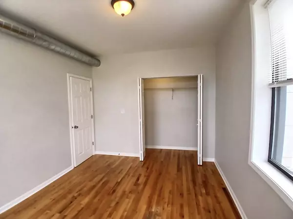 Chicago, IL 60626,7606 N Paulina Street #304