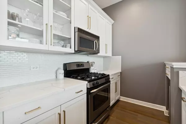 Chicago, IL 60654,500 W SUPERIOR Street #1504