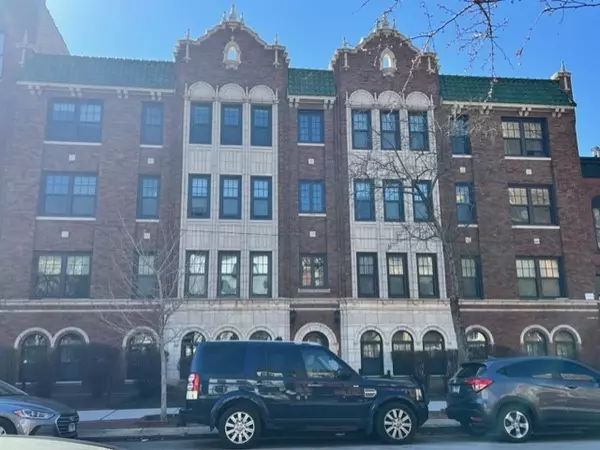 Chicago, IL 60614,1824 N Lincoln Park West #210