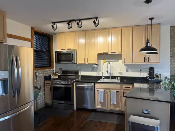 Chicago, IL 60626,1231 W Greenleaf Avenue #3