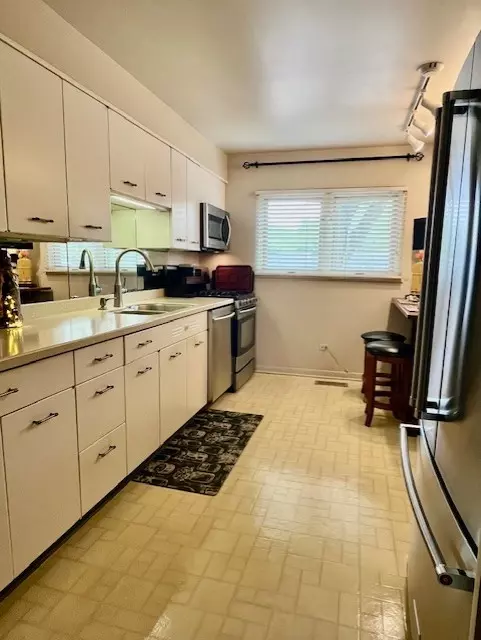 Geneva, IL 60134,246 Kenston Court #246