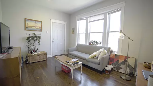 Chicago, IL 60647,2237 N Hamlin Avenue #2N