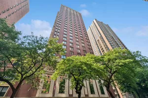 1122 N Dearborn Street #8E, Chicago, IL 60610