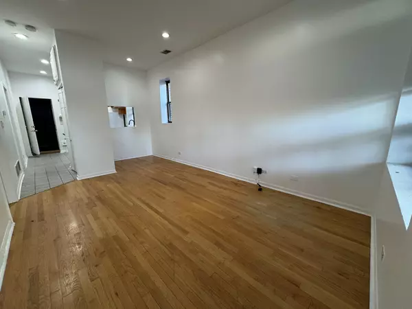 Chicago, IL 60622,817 N Hoyne Avenue #2E
