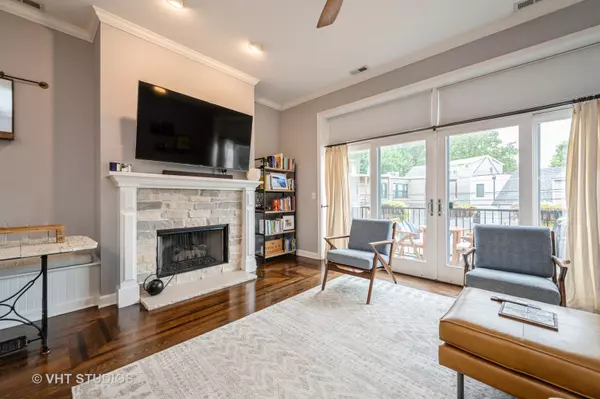 Chicago, IL 60618,4152 N Lincoln Avenue #8W