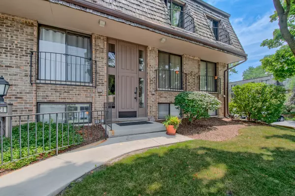 Northfield, IL 60093,1721 Northfield Square #E