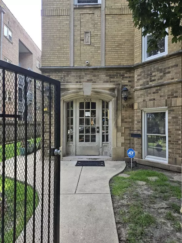 Chicago, IL 60645,6518 N Mozart Street #1