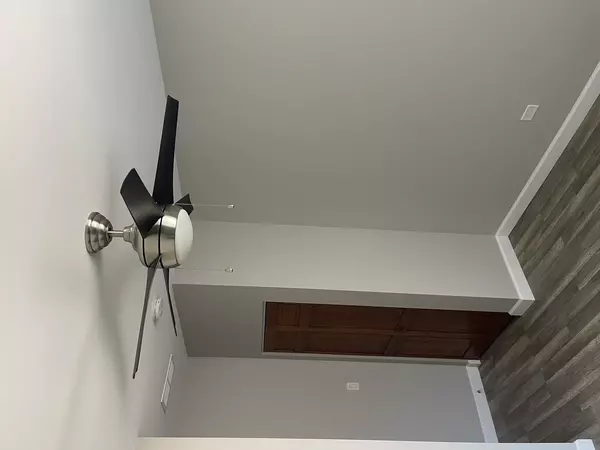 North Chicago, IL 60064,1732 Sheridan Road #2F
